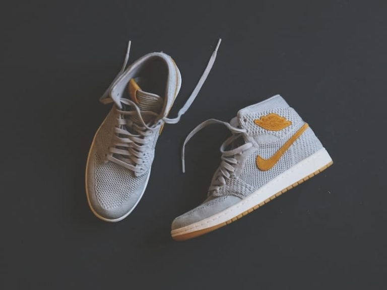 Sonhar com Tênis: 15 Significados Espirituais Importantes